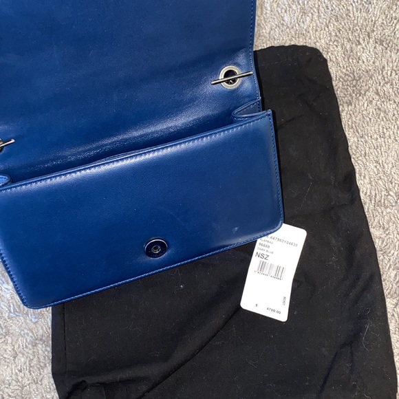 Chanel navy crossbody with hard metal front - Picture 7 of 9